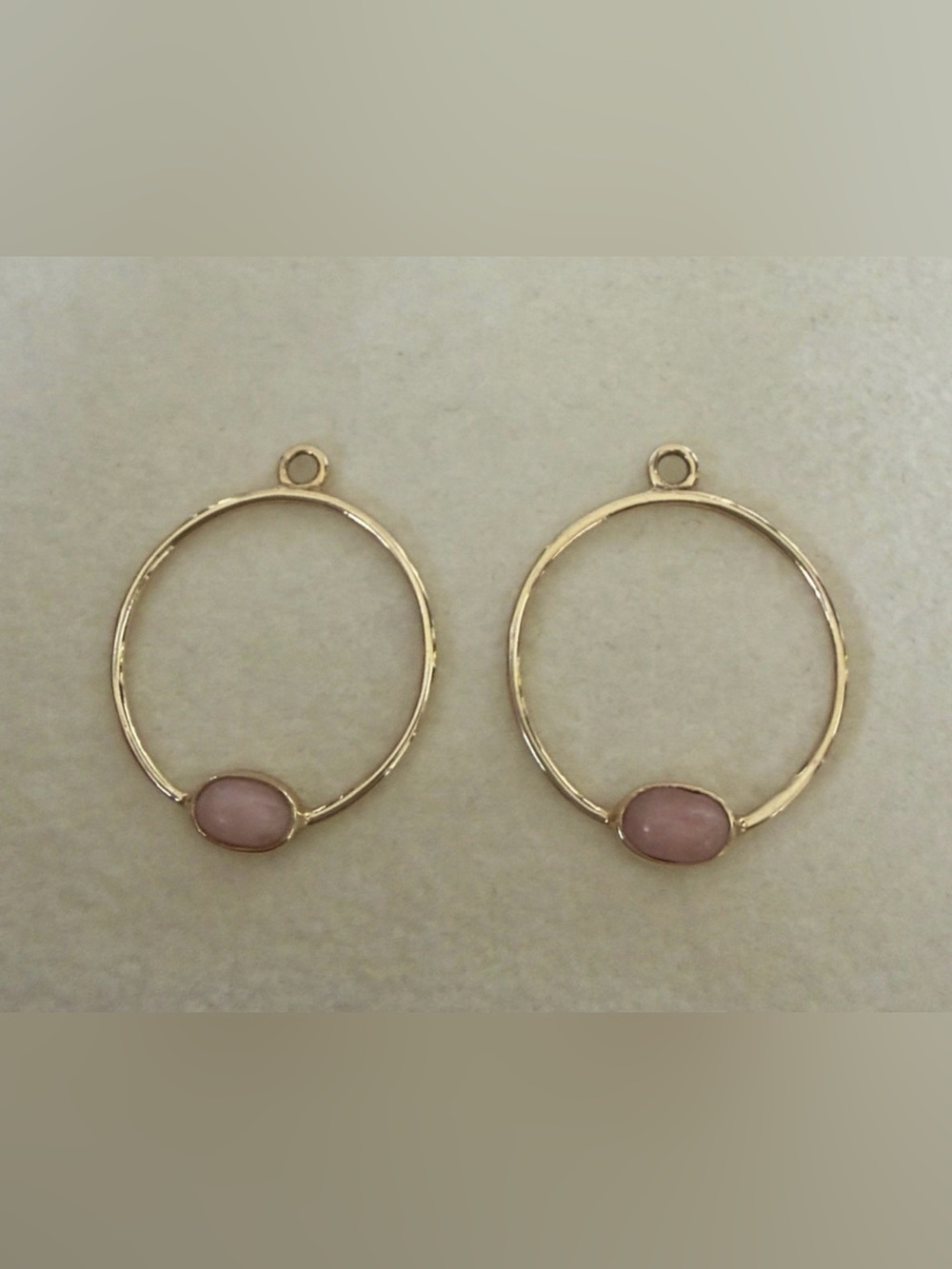 Genuine Pandora Compose Hoops
Earring Pink Opal 14k Yellow Gold
250406POP